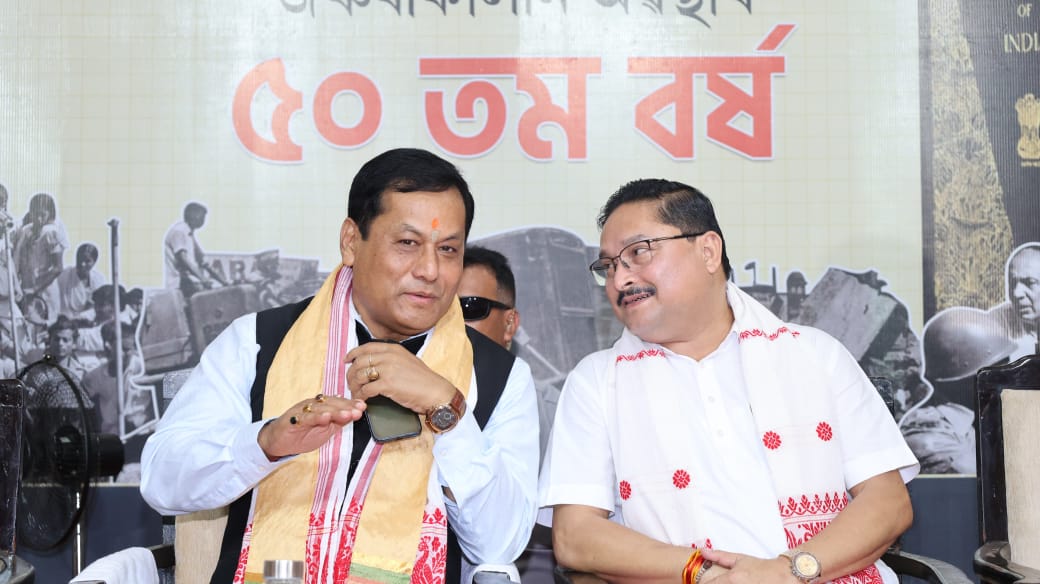 डिब्रूगढ़ में एक कार्यक्रम के दौरान केंद्रीय मंत्री सर्वानंद सोनोवाल तथा प्रदेश भाजपा अध्यक्ष दिलीप सैकिया। डिब्रूगढ़ में एक कार्यक्रम के दौरान केंद्रीय मंत्री सर्वानंद सोनोवाल तथा प्रदेश भाजपा अध्यक्ष दिलीप सैकिया।