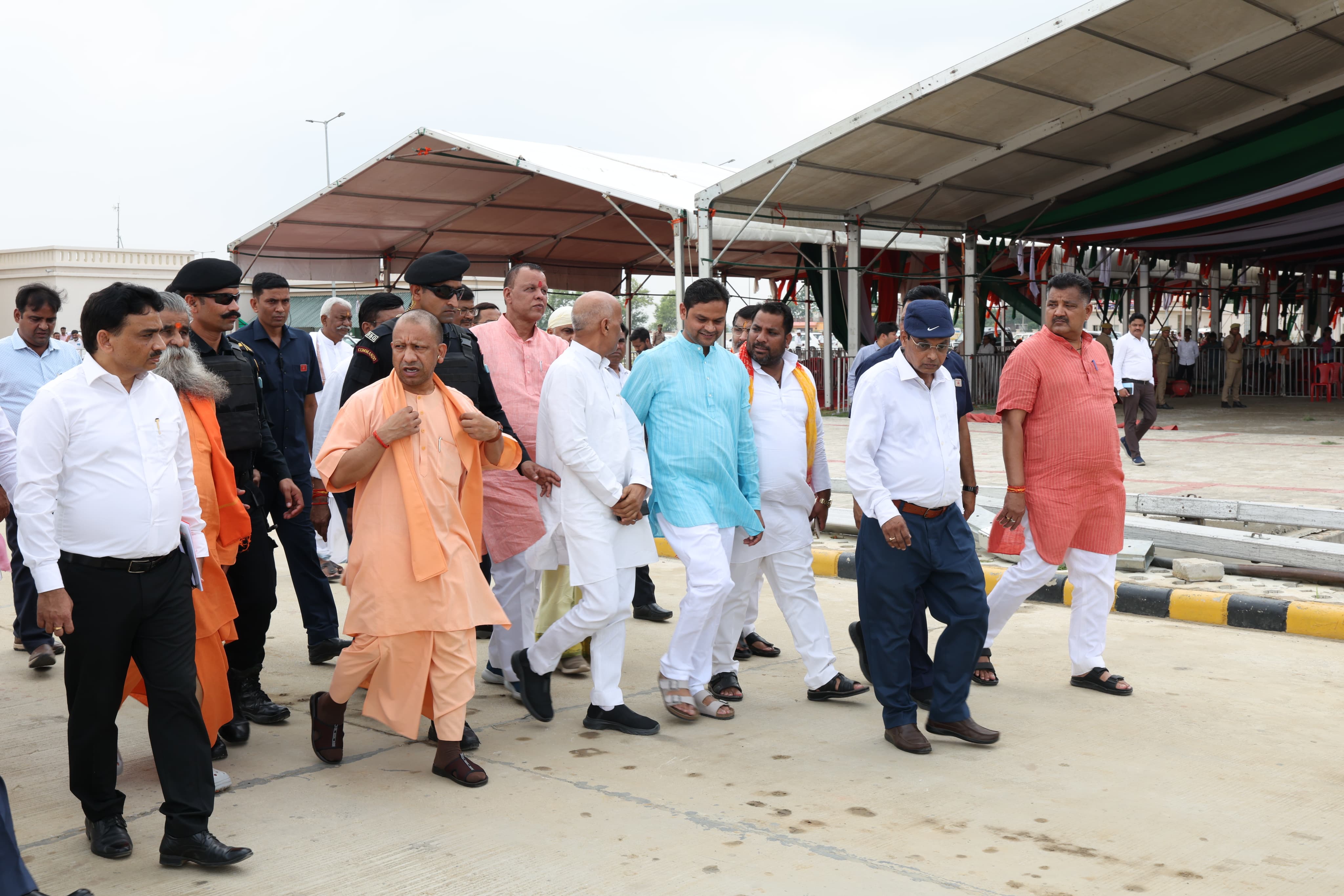 लगातार दूसरे दिन आयुष विश्वविद्यालय का भ्रमण-निरीक्षण किया मुख्यमंत्री ने*