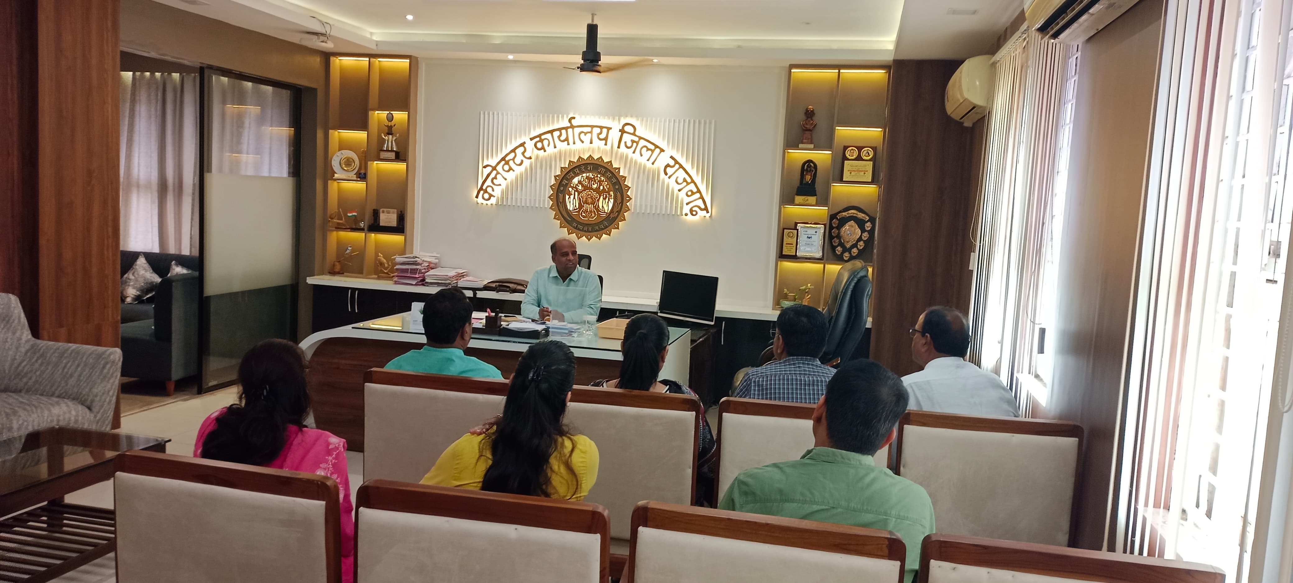 भोजन करने वालों की फर्जी एंट्री,प्रंबधक को नोटिस भोजन करने वालों की फर्जी एंट्री,प्रंबधक को नोटिस