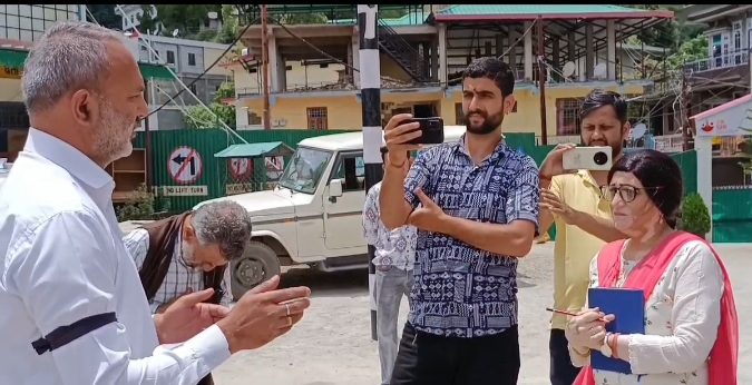 राजगढ़ में आज अध्यापक द्वारा छात्राओं के साथ हुई अश्लील हरकतों के मामले में आज फिर लोगों ने निकाली मौन रैली राजगढ़ में आज अध्यापक द्वारा छात्राओं के साथ हुई अश्लील हरकतों के मामले में आज फिर लोगों ने निकाली मौन रैली