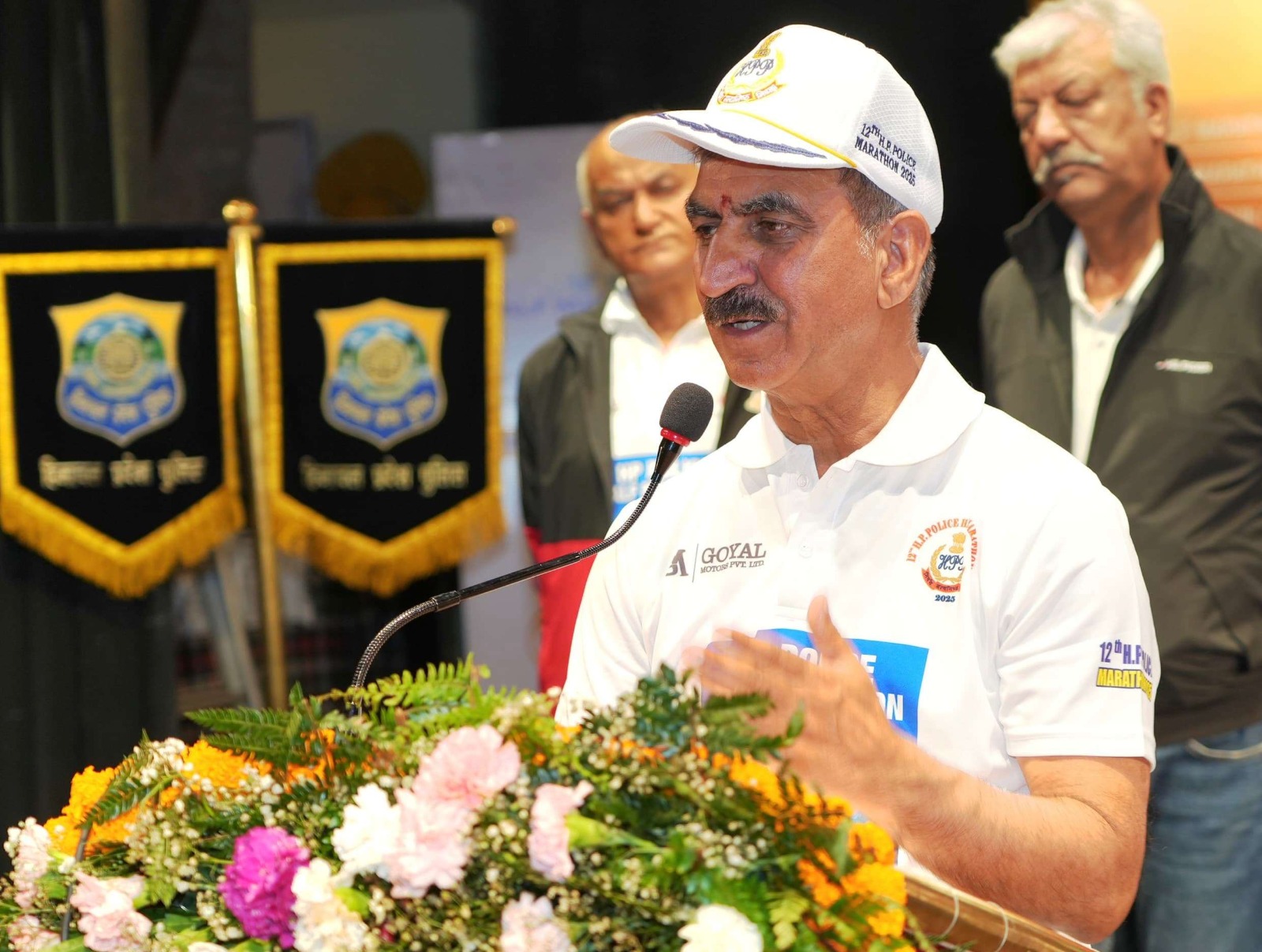 मुख्यमंत्री मैराथन के अवसर पर सम्बोधन देते हुए मुख्यमंत्री मैराथन के अवसर पर सम्बोधन देते हुए