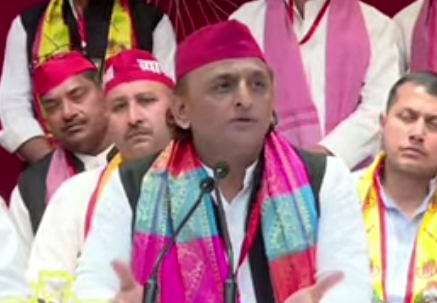पत्रकार वार्ता में अखिलेश यादव (वीडियो से ली गयी फोटो) पत्रकार वार्ता में अखिलेश यादव (वीडियो से ली गयी फोटो)