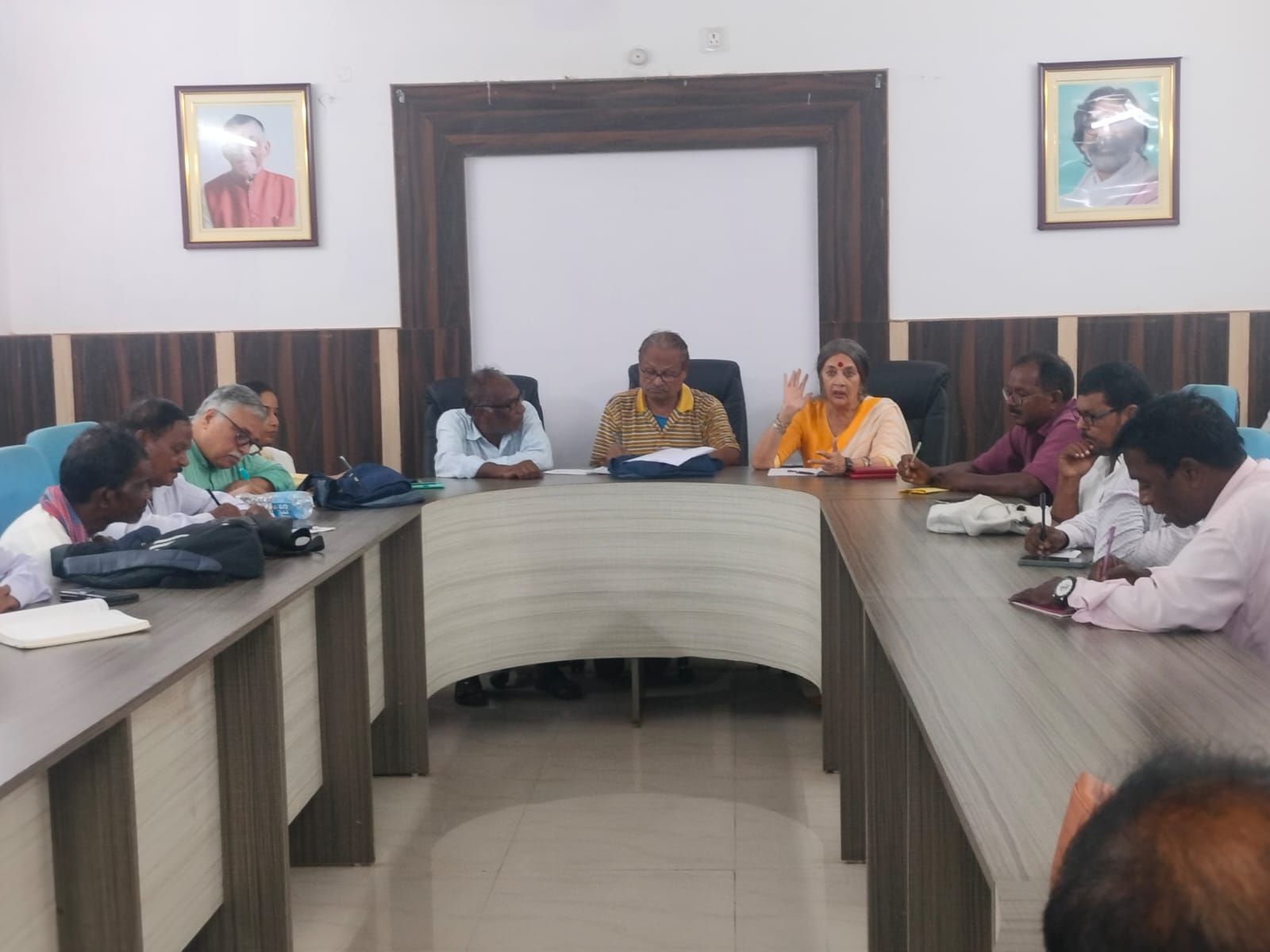 बैठक में उपस्थित सीपीएम नेता वृंदा करात व अन्य बैठक में उपस्थित सीपीएम नेता वृंदा करात व अन्य