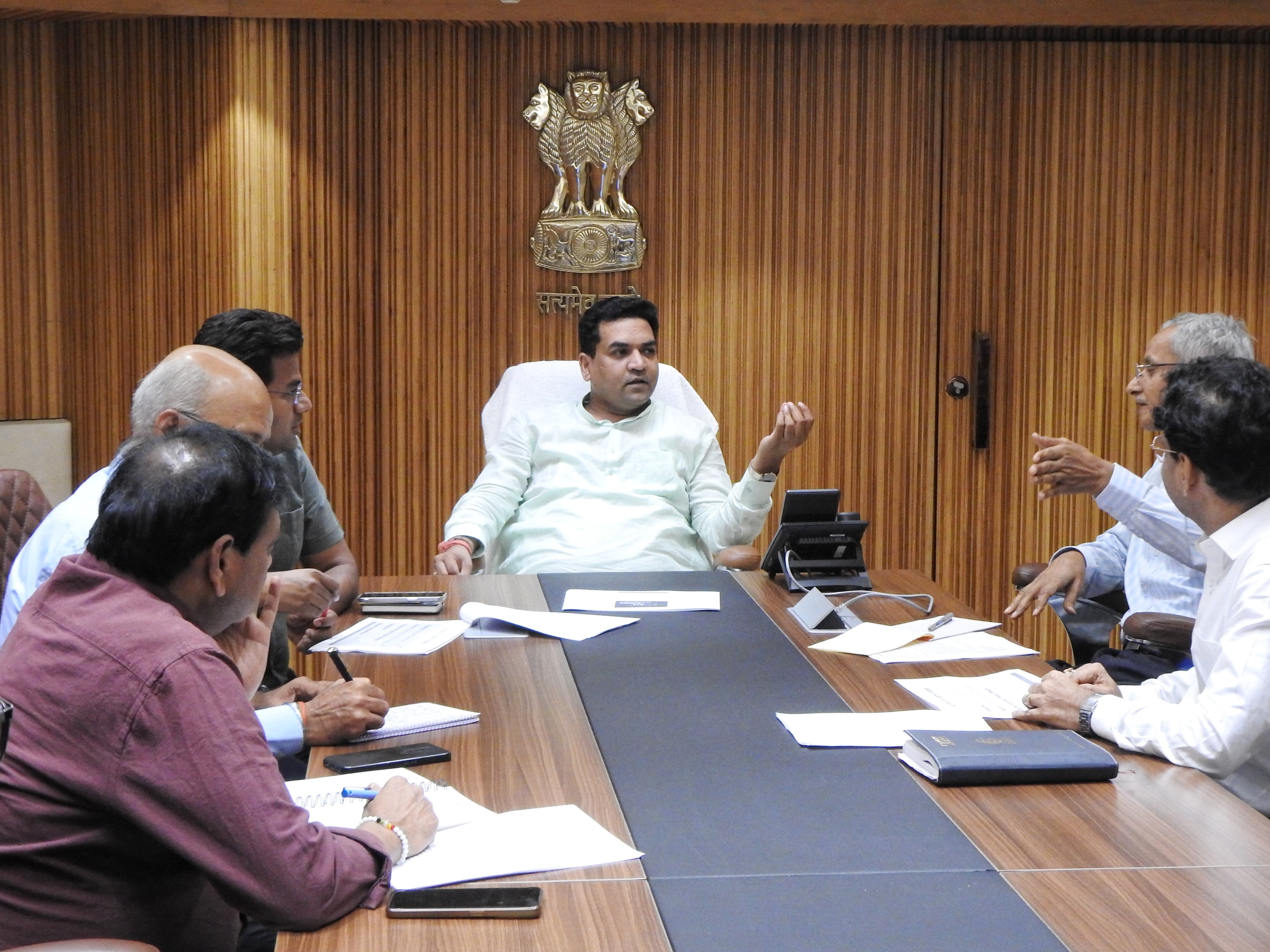 दिल्ली सचिवालय में गुरुवार को कला, संस्कृति एवं भाषा विभाग के अधिकारियों के साथ बैठक करते मंत्री कपिल दिल्ली सचिवालय में गुरुवार को कला, संस्कृति एवं भाषा विभाग के अधिकारियों के साथ बैठक करते मंत्री कपिल