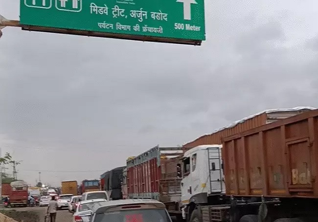इंदौर-देवास रोड पर जाम इंदौर-देवास रोड पर जाम