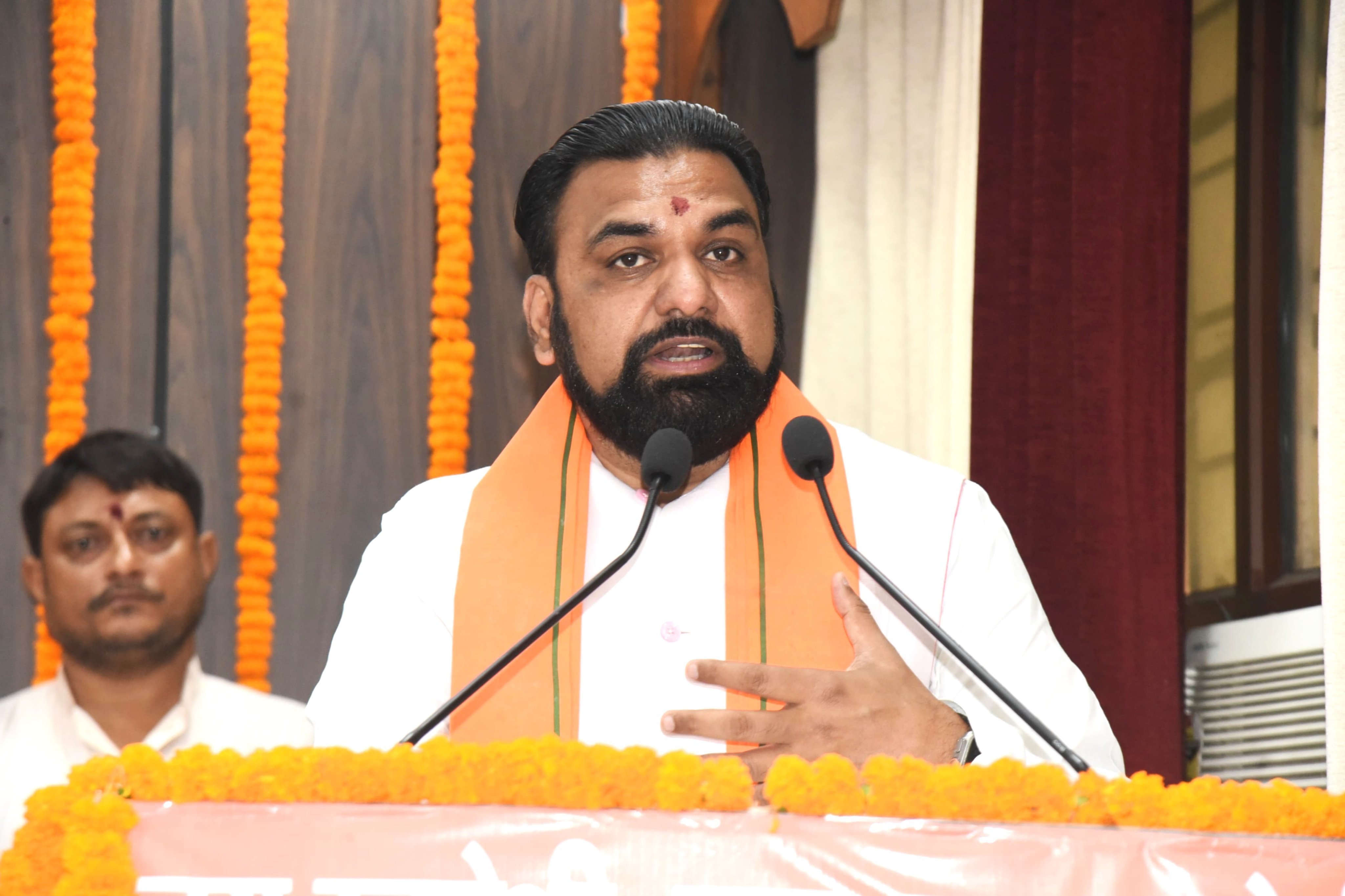 उपमुख्यमंत्री सम्राट चौधरी स्वदेशी जागरण मंच के कार्यक्रम में अपना उद्धबोधन देते उपमुख्यमंत्री सम्राट चौधरी स्वदेशी जागरण मंच के कार्यक्रम में अपना उद्धबोधन देते