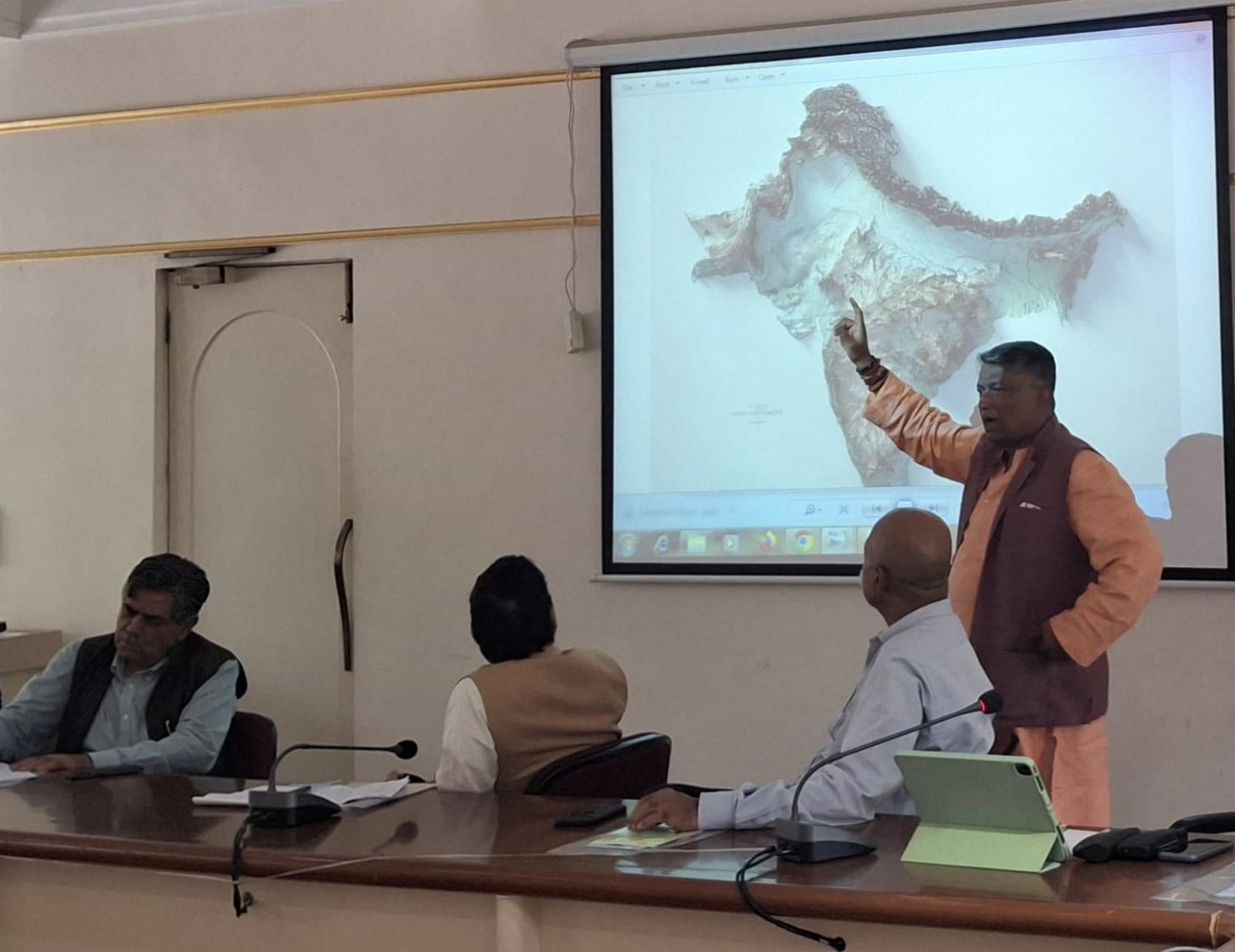 भारत के सामने सामरिक चुनौतियां पर सेमिनार:कठोर निर्णयों से होगा देश सुरक्षित