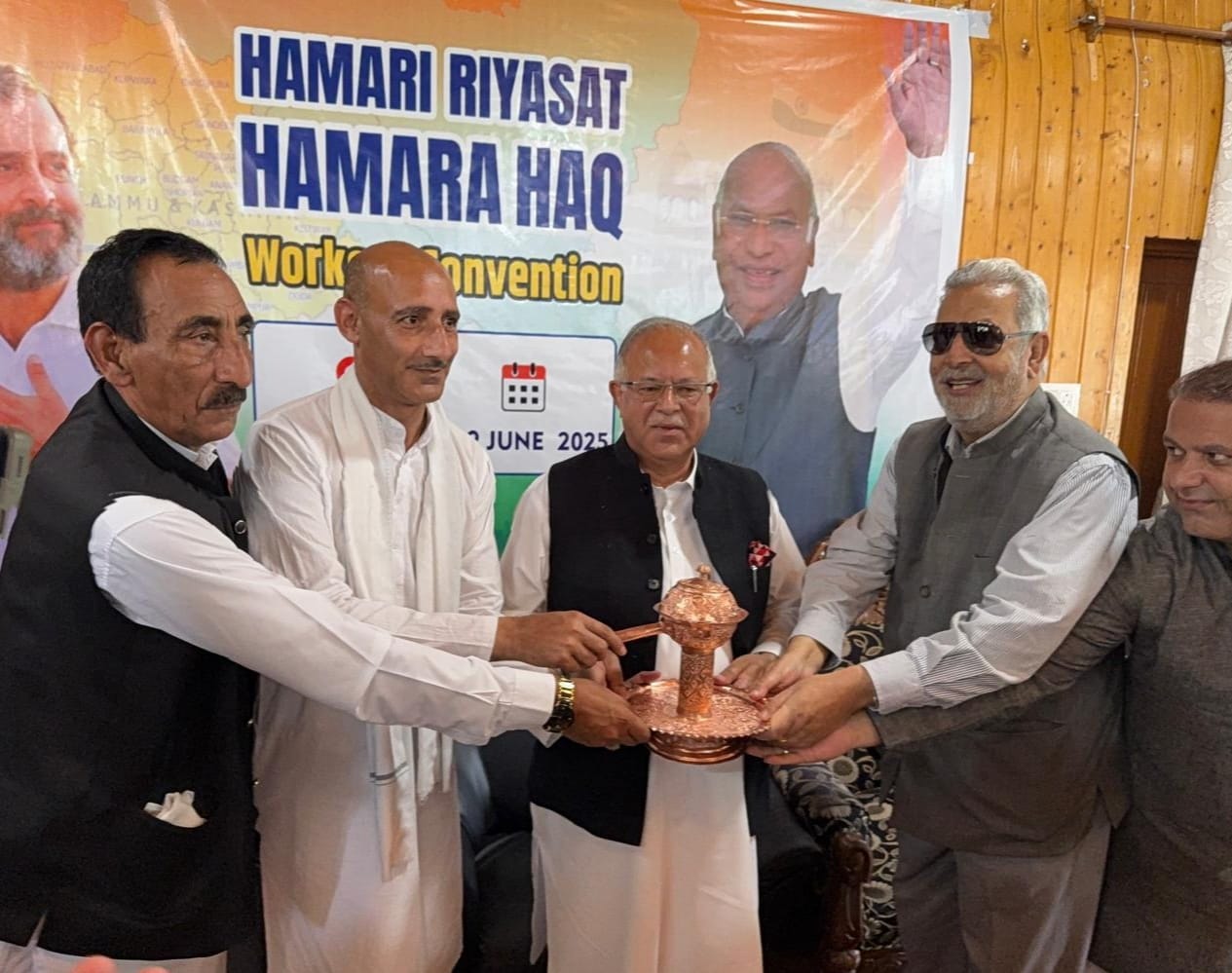 कर्रा ने जम्मू-कश्मीर के भविष्य की रक्षा के लिए राहुल गांधी के वादे को दोहराया कर्रा ने जम्मू-कश्मीर के भविष्य की रक्षा के लिए राहुल गांधी के वादे को दोहराया