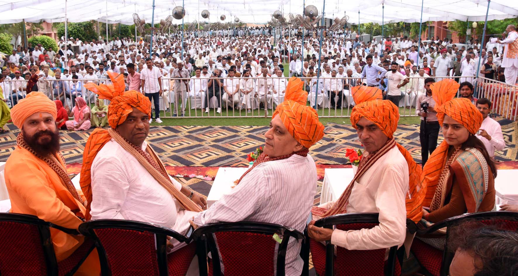 संत कबीर जयंती कार्यक्रम में उपस्थित मंत्री रणबीर गंगवा व अन्य अतिथि। संत कबीर जयंती कार्यक्रम में उपस्थित मंत्री रणबीर गंगवा व अन्य अतिथि।