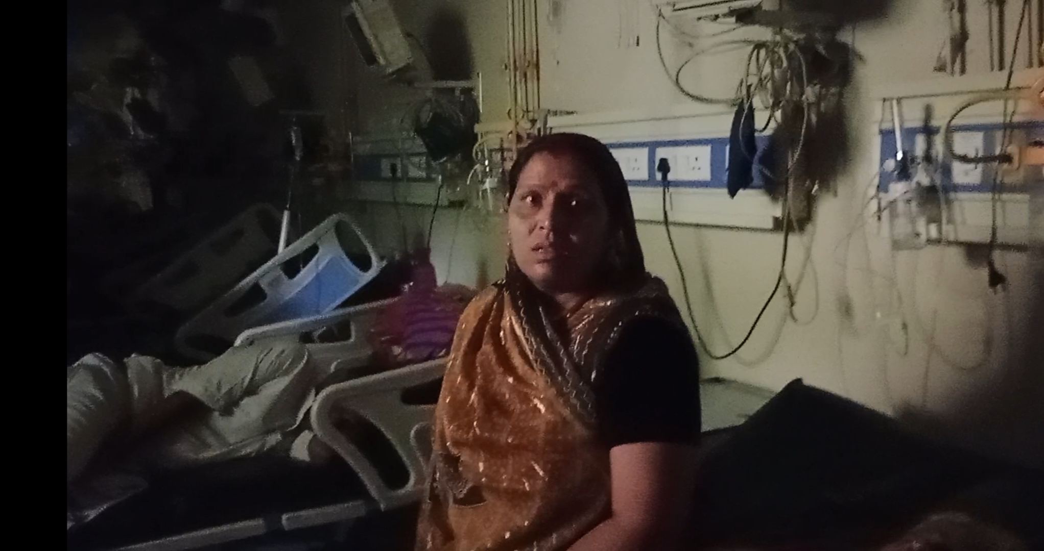 अशोकनगर: अंधेरे में अस्पताल, एम्बुलेंस में जन्में दो बच्चे अशोकनगर: अंधेरे में अस्पताल, एम्बुलेंस में जन्में दो बच्चे