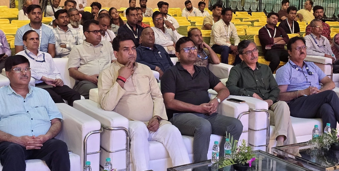 मंत्री कपिल मिश्रा ने प्रधानमंत्री के मन की बात कार्यक्रम को आम किसानों के साथ त्यागराज स्टेडियम में सुना मंत्री कपिल मिश्रा ने प्रधानमंत्री के मन की बात कार्यक्रम को आम किसानों के साथ त्यागराज स्टेडियम में सुना