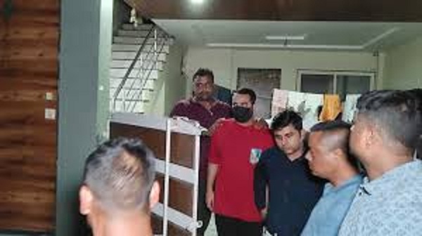 ब्रोकर शिलोम को लेकर देर रात इंदौर पहुंची शिलॉन्ग पुलिस ब्रोकर शिलोम को लेकर देर रात इंदौर पहुंची शिलॉन्ग पुलिस