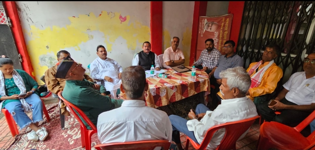 मंच की बैठक की तस्वीर