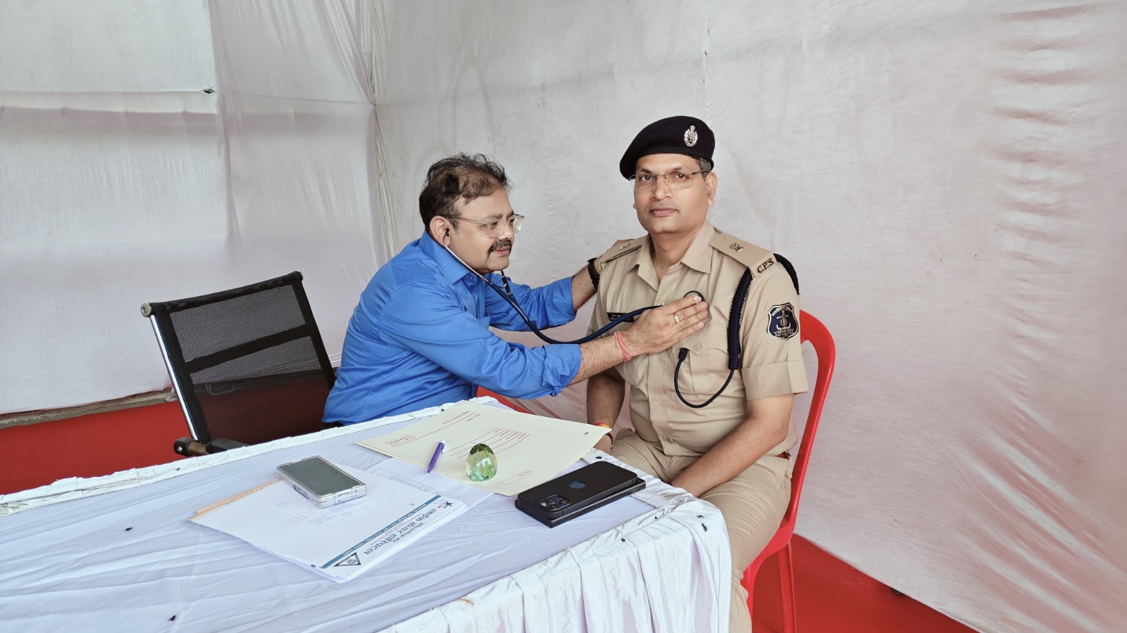 जांजगीर-चांपा पुलिस की स्वास्थ्य पहल: निःशुल्क स्वास्थ्य शिविर में 436 पुलिसकर्मियों और परिजनों ने लिया लाभ जांजगीर-चांपा पुलिस की स्वास्थ्य पहल: निःशुल्क स्वास्थ्य शिविर में 436 पुलिसकर्मियों और परिजनों ने लिया लाभ