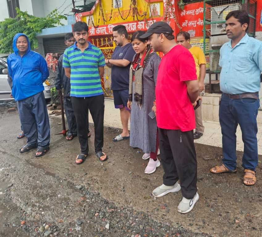 बॉम्बे हॉस्पिटल क्षेत्र में ड्रेनेज निर्माण
