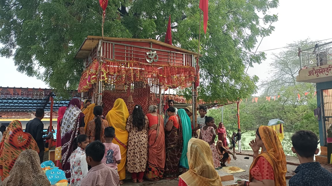 भुइयारानी मंदिर मेला में श्रद्धालुओं की उमड़ी भीड़ भुइयारानी मंदिर मेला में श्रद्धालुओं की उमड़ी भीड़