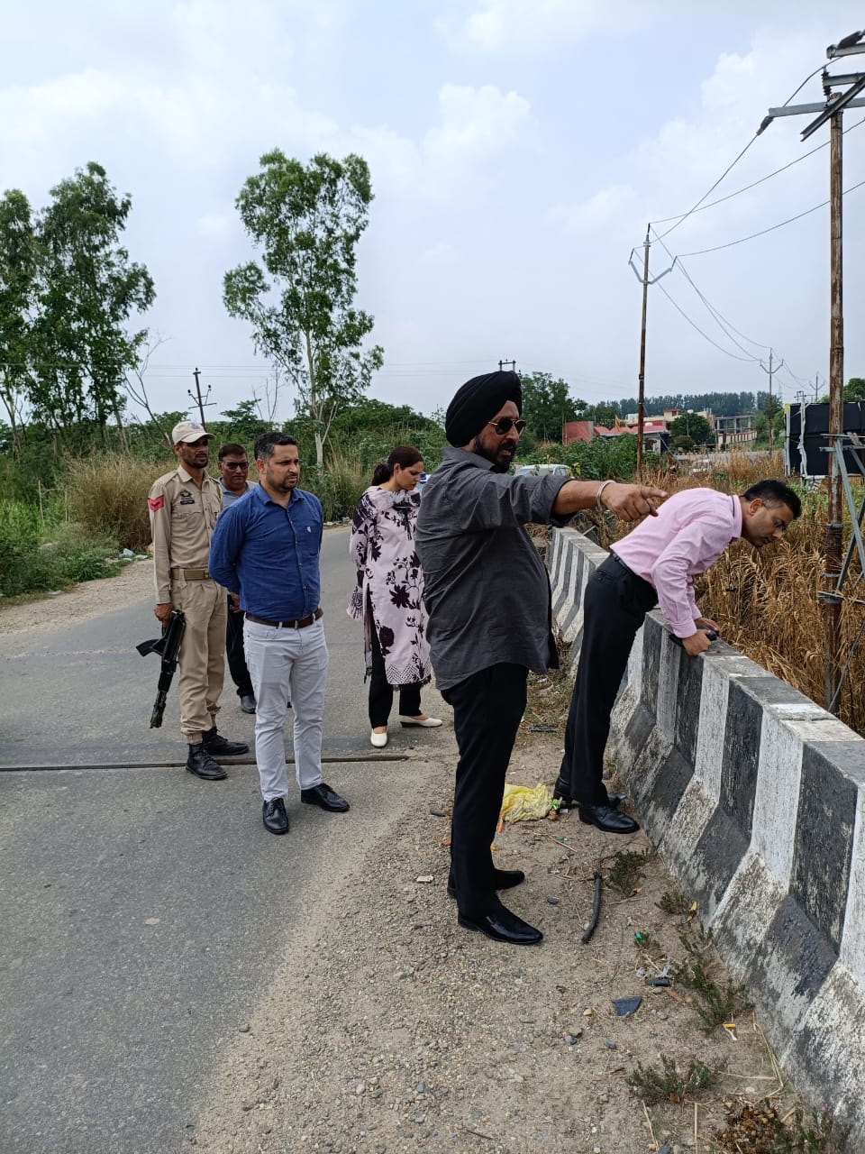 कांग्रेस नेता ने बाढ़ प्रभावित नाले का निरीक्षण किया, उठाई स्थायी समाधान की मांग कांग्रेस नेता ने बाढ़ प्रभावित नाले का निरीक्षण किया, उठाई स्थायी समाधान की मांग