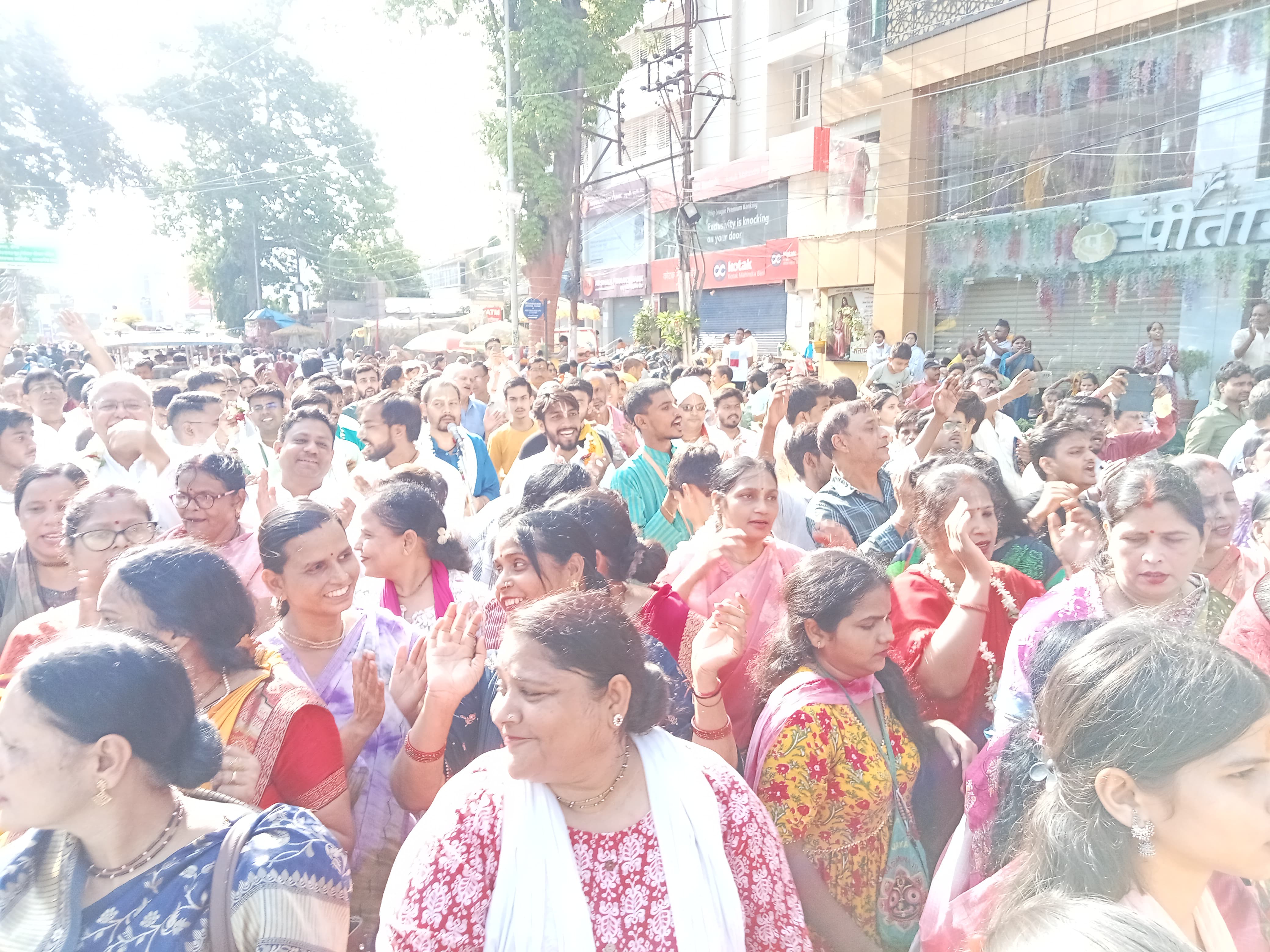 मेला क्षेत्र में श्रद्धालु मेला क्षेत्र में श्रद्धालु