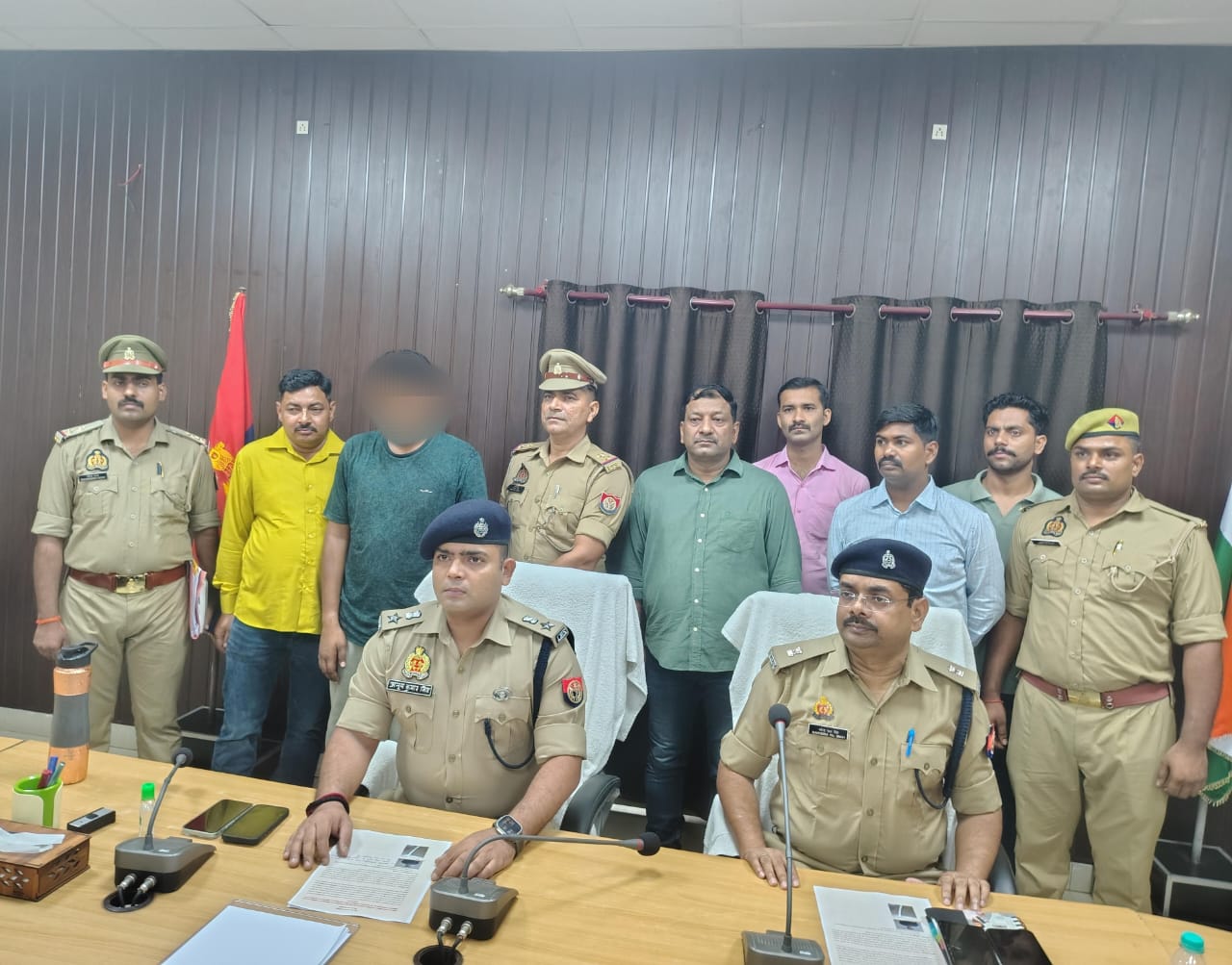 हत्याकांड का खुलासा करते पुलिस अधीक्षक अनूप सिंह पुलिस हत्याकांड का खुलासा करते पुलिस अधीक्षक अनूप सिंह पुलिस