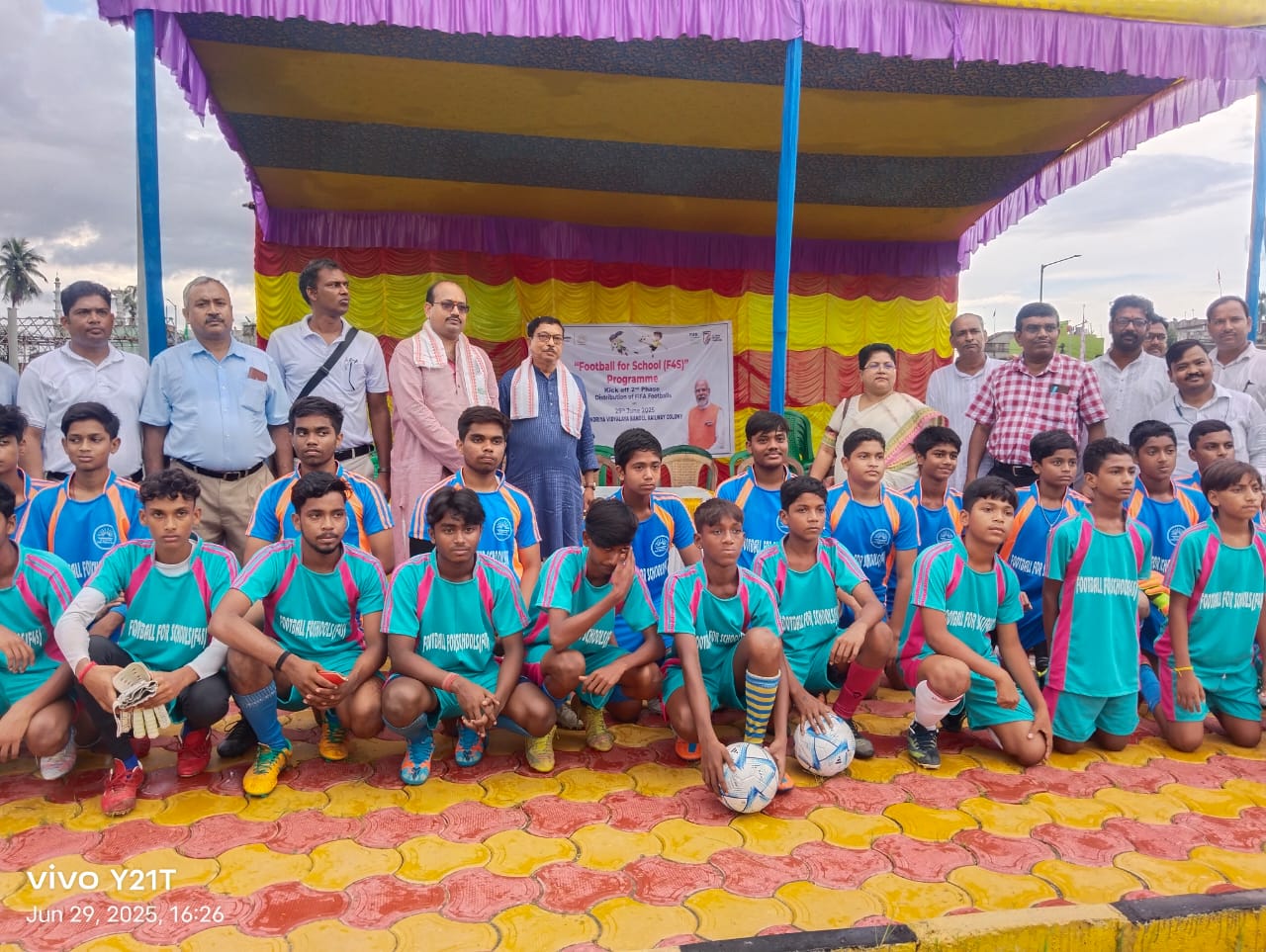 फुटबॉल फॉर स्कूल्स कार्यक्रम के तहत केवी बैंडेल और महात्मा गांधी हिंदी विद्यालय के बीच मैत्रीपूर्ण फुटबॉल मैच आयोजित फुटबॉल फॉर स्कूल्स कार्यक्रम के तहत केवी बैंडेल और महात्मा गांधी हिंदी विद्यालय के बीच मैत्रीपूर्ण फुटबॉल मैच आयोजित