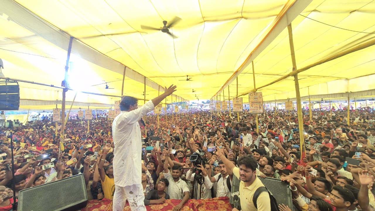 प्रशांत किशोर ने चंपारण की जनता से किया बड़ा वादा, कहा-दिसंबर 2025 से 60 वर्ष से अधिक आयु के प्रत्येक पुरुष और महिला को 2000 रुपये मासिक पेंशन, 15 वर्ष से कम आयु के बच्चों को निजी स्कूलों में भी मुफ्त शिक्षा मिलेगी प्रशांत किशोर ने चंपारण की जनता से किया बड़ा वादा, कहा-दिसंबर 2025 से 60 वर्ष से अधिक आयु के प्रत्येक पुरुष और महिला को 2000 रुपये मासिक पेंशन, 15 वर्ष से कम आयु के बच्चों को निजी स्कूलों में भी मुफ्त शिक्षा मिलेगी