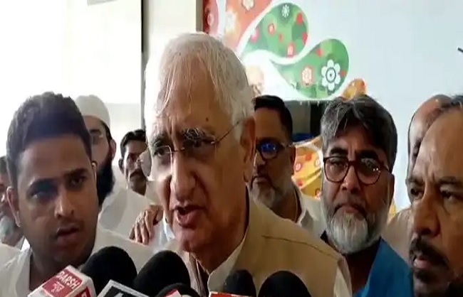 कांग्रेस के वरिष्ठ नेता सलमान खुर्शीद पटना हवाईअड्डे पर पतकारों से बातचीत करते कांग्रेस के वरिष्ठ नेता सलमान खुर्शीद पटना हवाईअड्डे पर पतकारों से बातचीत करते