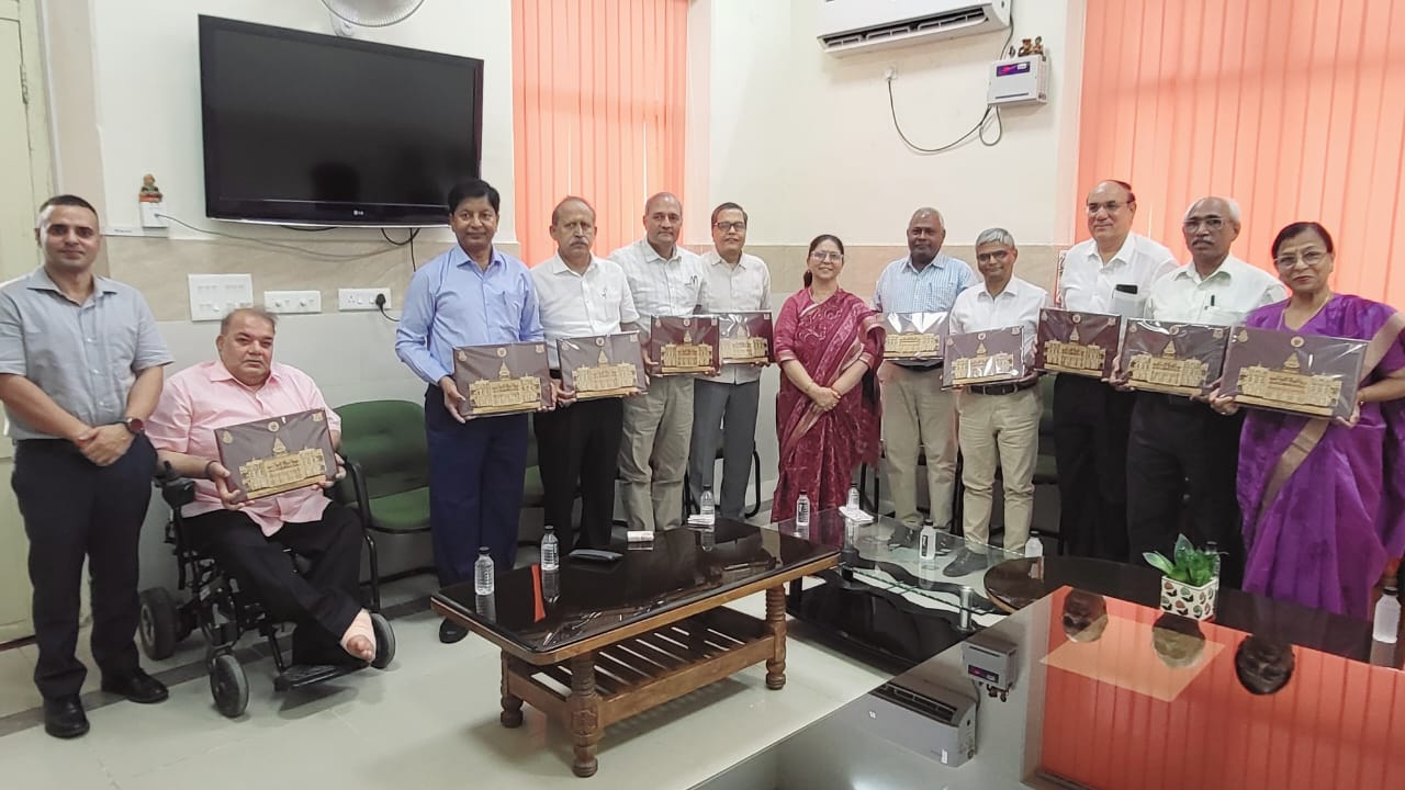 अधिवर्षिता प्राप्त करने वाले शिक्षकों का सम्मान