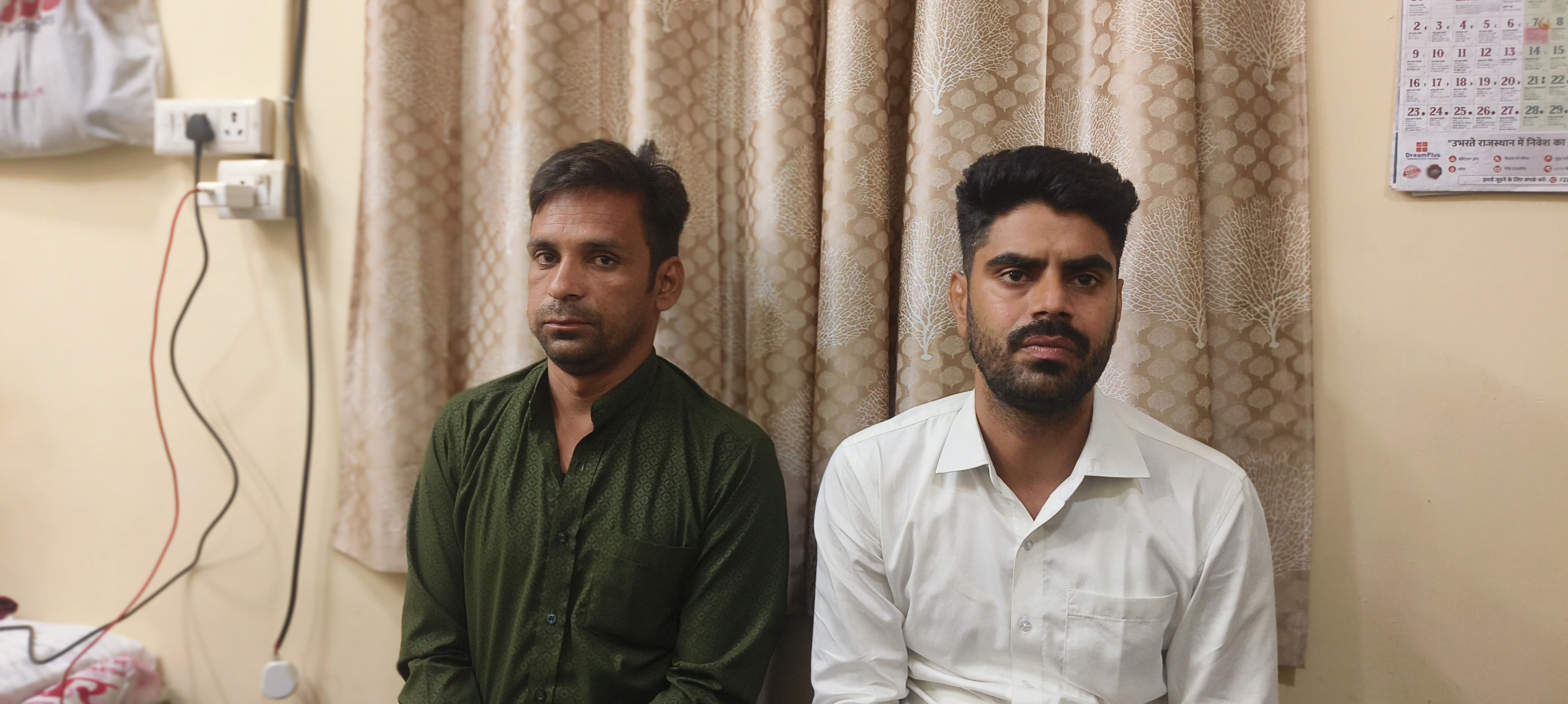 तकनीकी सहायक व कनिष्ठ अभियंता 60 हजार रुपये की रिश्वत लेते गिरफ्तार तकनीकी सहायक व कनिष्ठ अभियंता 60 हजार रुपये की रिश्वत लेते गिरफ्तार
