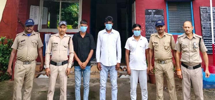 पुलिस गिरफ्त में आरोपित