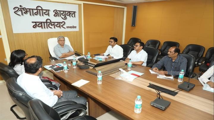 ग्वालियरः संभागीय आयुक्त खत्री ने की जीडीए के विकास योजनाओं की समीक्षा