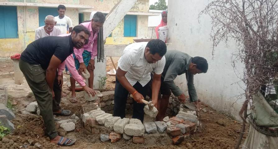 जांजगीर चांपा: मोर गांव मोर पानी अभियान के तहत जिले में बड़े पैमाने पर जनभागीदारी से बनाए जा रहे सोखता गड्ढे