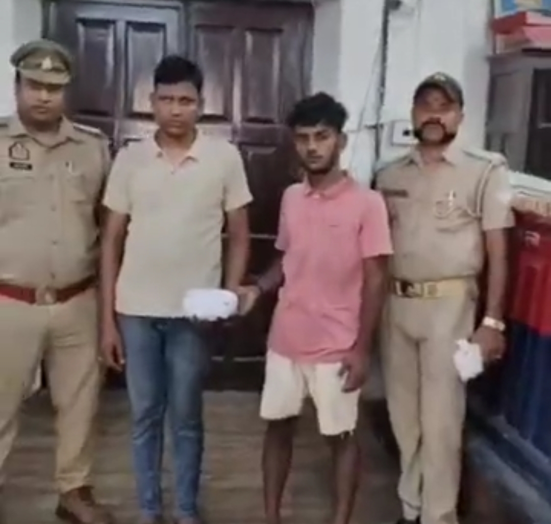 पुलिस की गिरफ्त में आरोपित पुलिस की गिरफ्त में आरोपित
