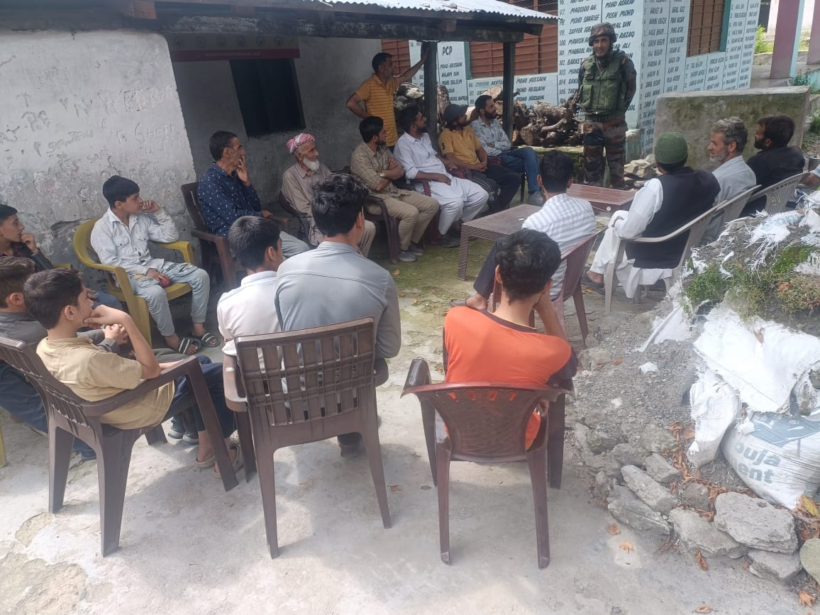सेना ने ग्रामीण क्षेत्रों में आयोजित किया स्वास्थ्य जागरूकता कार्यक्रम सेना ने ग्रामीण क्षेत्रों में आयोजित किया स्वास्थ्य जागरूकता कार्यक्रम