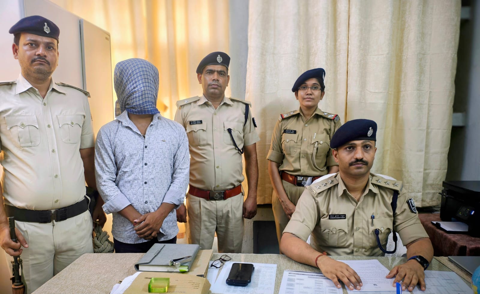 गिरफ्तार आरोपी गिरफ्तार आरोपी