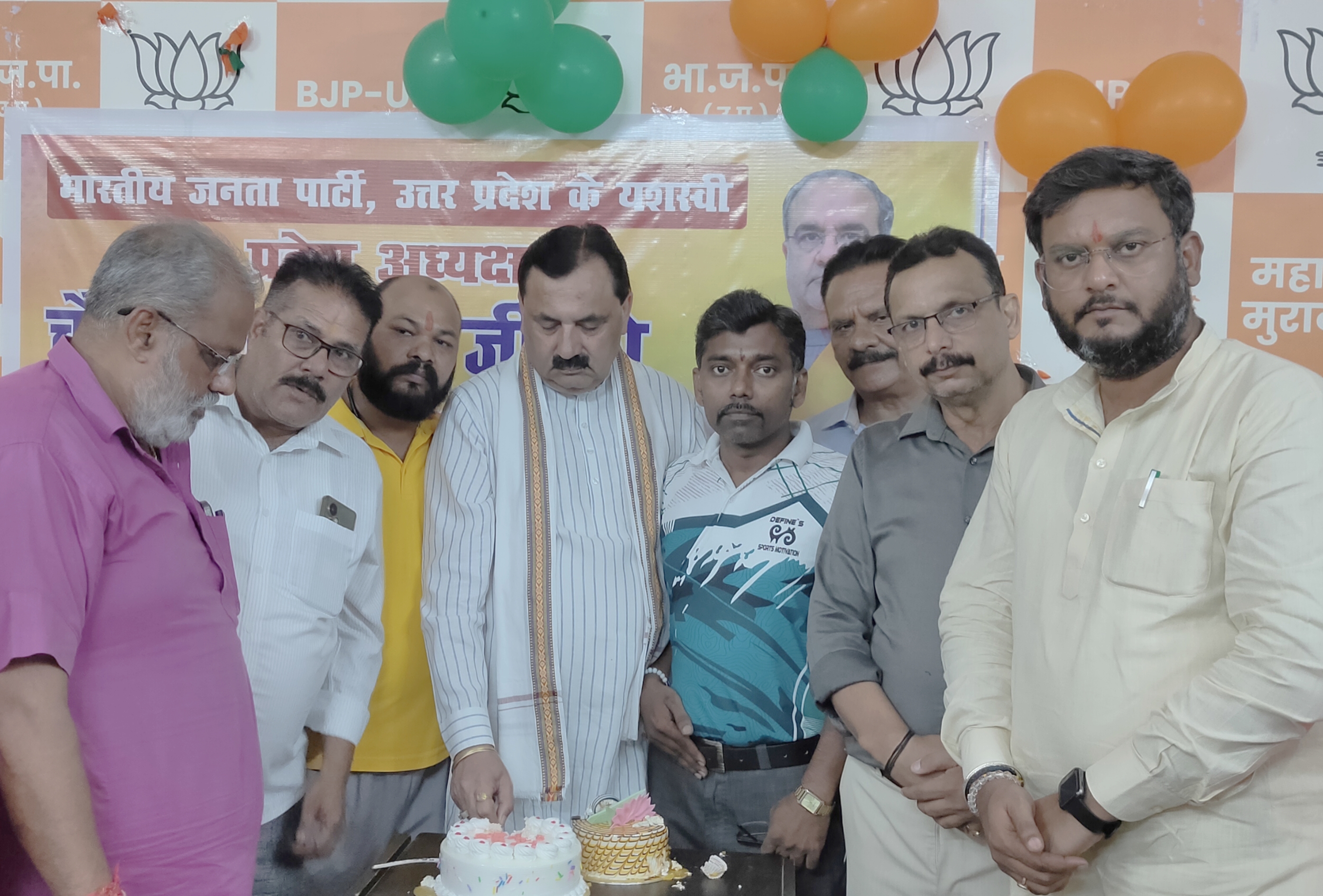 सोमवार को बुद्धि विहार स्थित भाजपा कार्यालय पर प्रदेश अध्यक्ष चौधरी भूपेंद्र सिंह के जन्मदिन पर केक काटते महानगर अध्यक्ष गिरीश भंडूला।