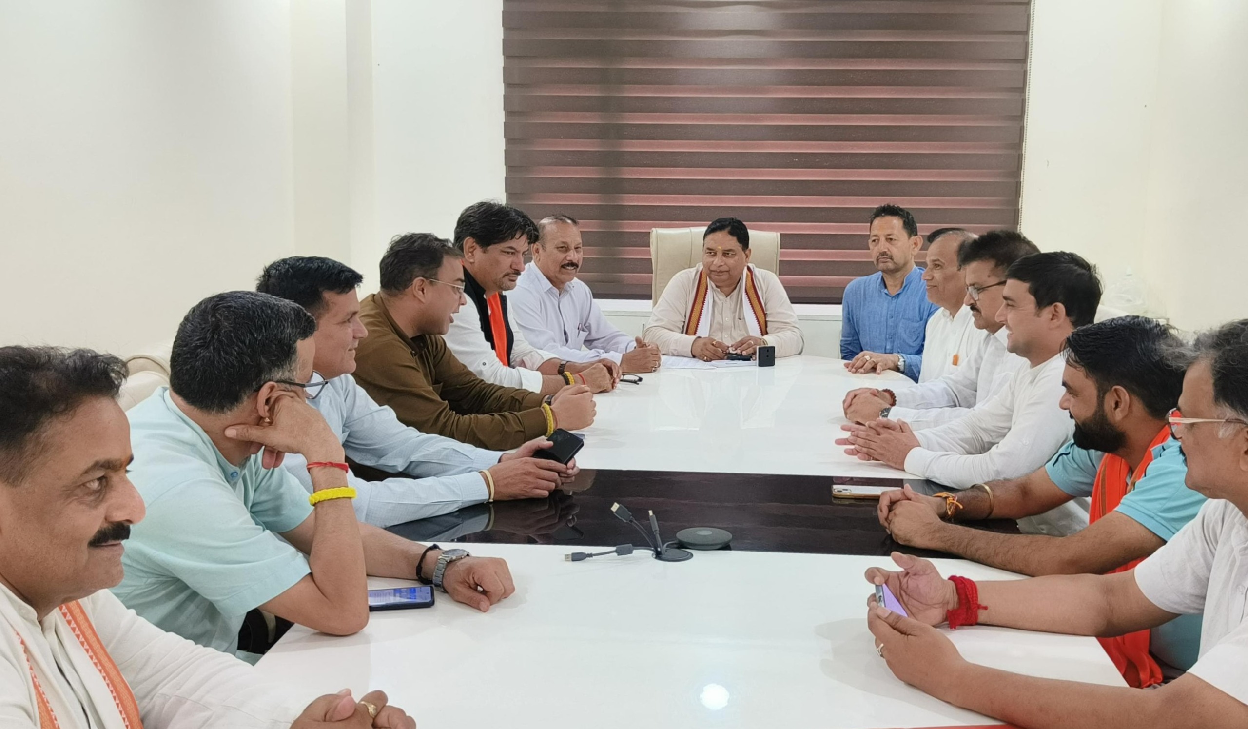 सत शर्मा ने भाजपा की संगठनात्मक बैठक में जन संपर्क, युवा एवं महिला सशक्तिकरण, समान विकास पर जोर दिया