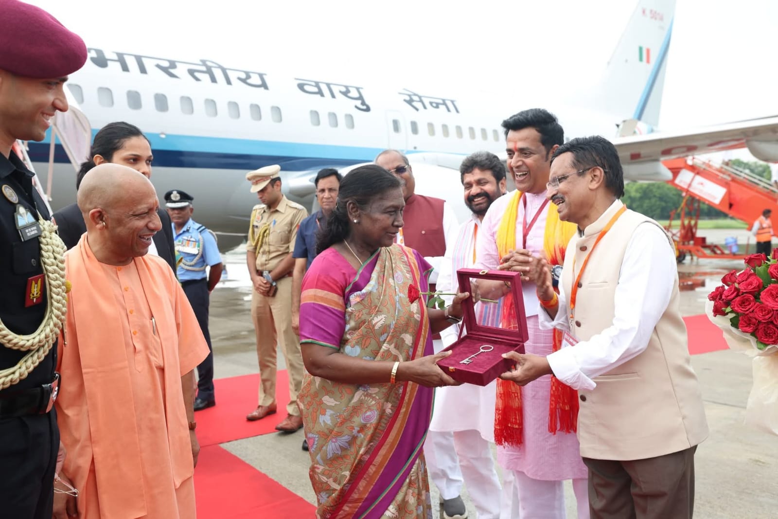 महापौर ने राष्ट्रपति को सौंपी शहर की चाभी*