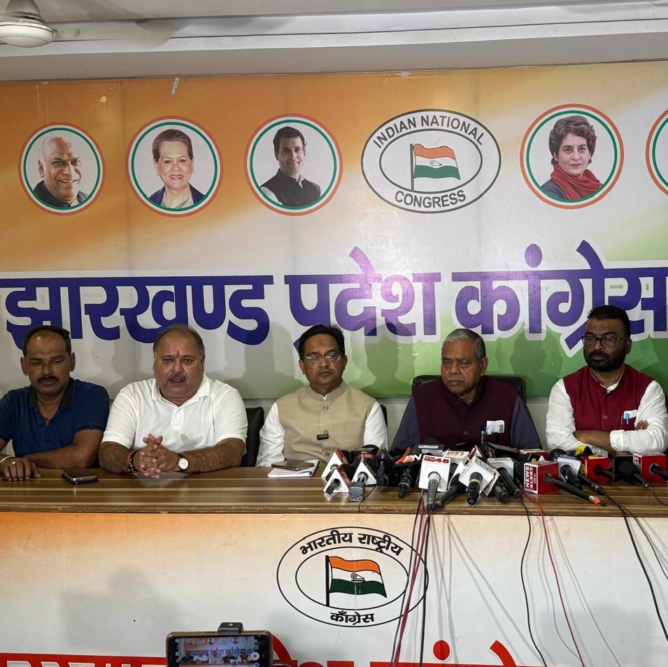 कांग्रेस की प्रेस वार्ता में कमलेश सहित अन्य कांग्रेस की प्रेस वार्ता में कमलेश सहित अन्य
