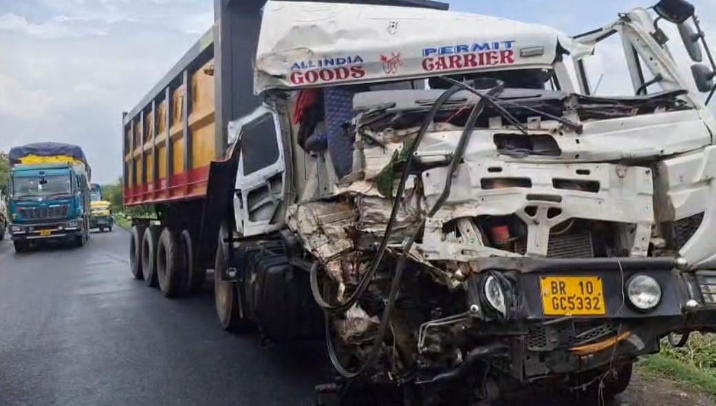 क्षतिग्रस्त ट्रक क्षतिग्रस्त ट्रक
