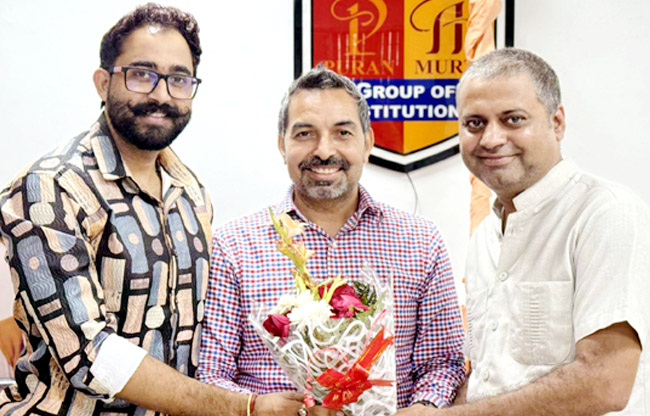 सोनीपत: फार्मेसी कॉलेजेस फेडरेशन ऑफ इंडिया के प्रधान बनने पर डा.विजयपाल नैन का स्वागतकरते कपिल भाटिया व कुलदीप ।
