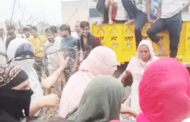 सोनीपत: खानपुर में पीने के पानी की समस्या को लेकर मुख्य मार्ग बंद