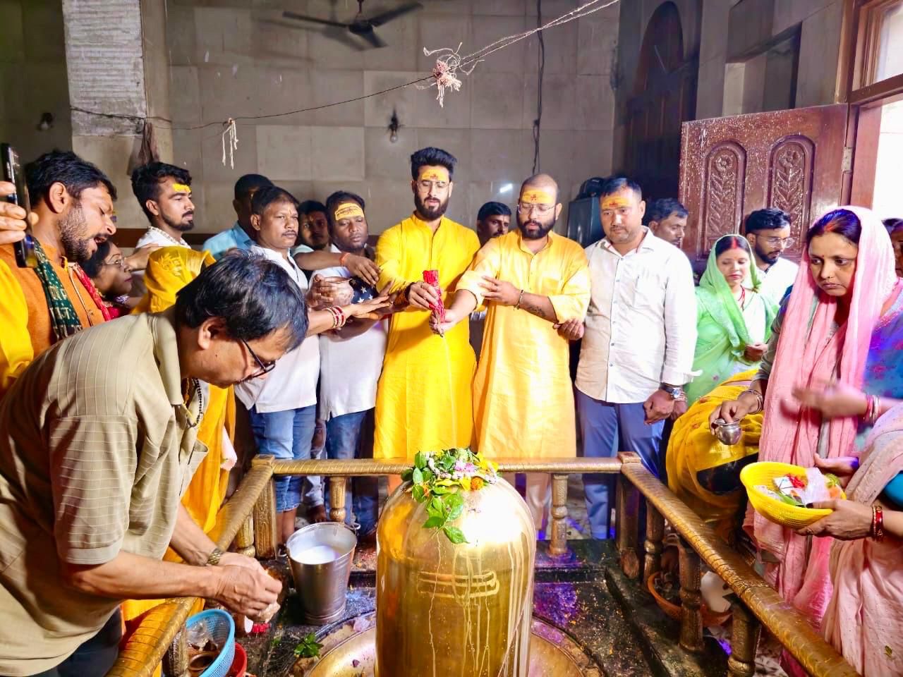 रुद्राभिषेक में मंच के सदस्यगण रुद्राभिषेक में मंच के सदस्यगण