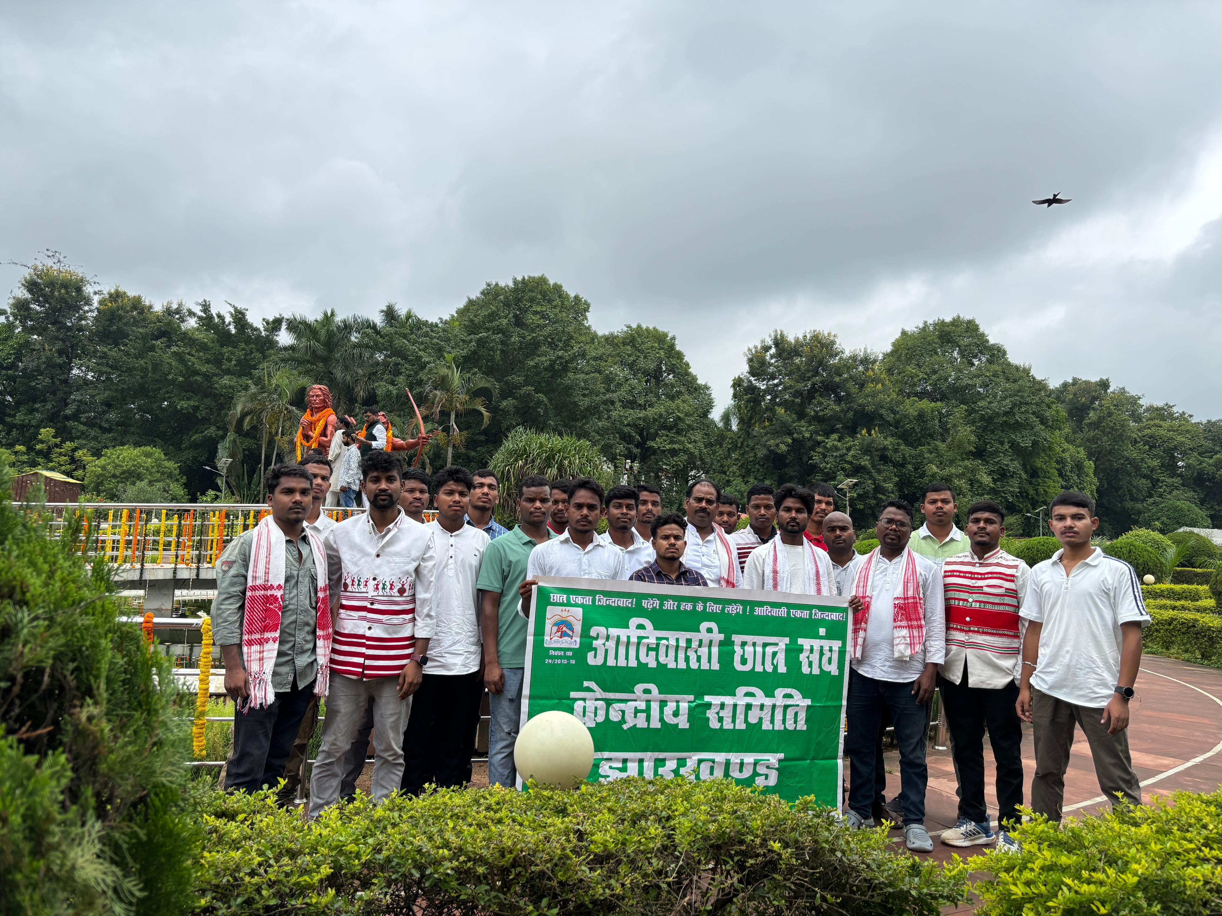 हूल दिवस मनोते आदिवासी छात्र संघ के कार्यकर्ता हूल दिवस मनोते आदिवासी छात्र संघ के कार्यकर्ता