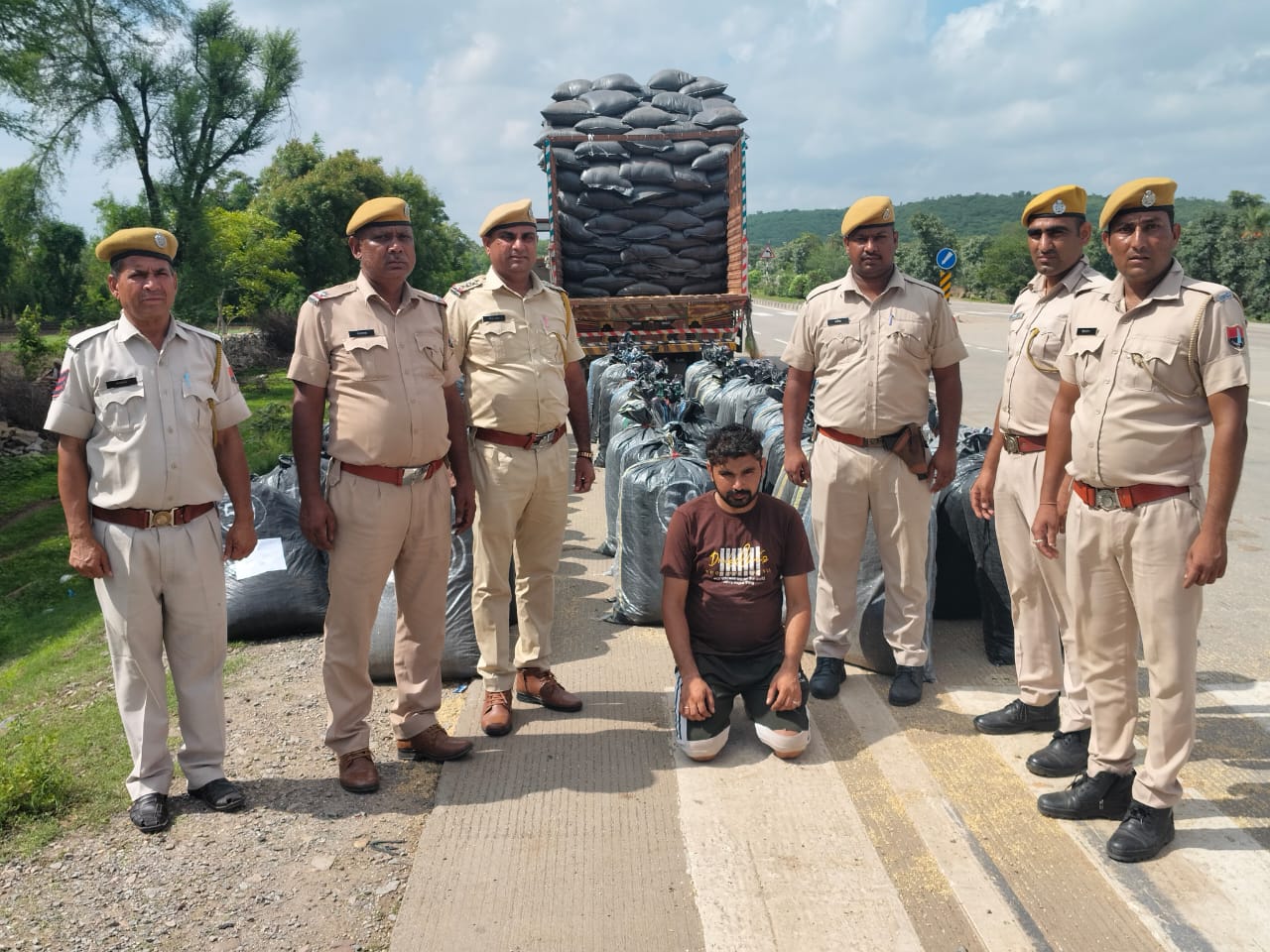 चित्तौड़गढ़ की बेगूं थाना पुलिस ने डोडा चूरा तस्करी के मामले में गिरफ्तार किया आरोपित। चित्तौड़गढ़ की बेगूं थाना पुलिस ने डोडा चूरा तस्करी के मामले में गिरफ्तार किया आरोपित।