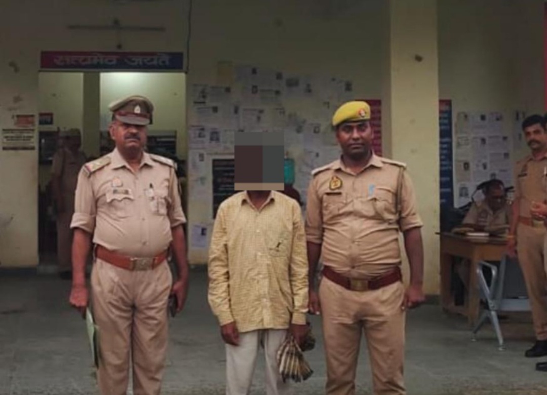 गिरफ्तार आरोपी को पेश करती पुलिस गिरफ्तार आरोपी को पेश करती पुलिस