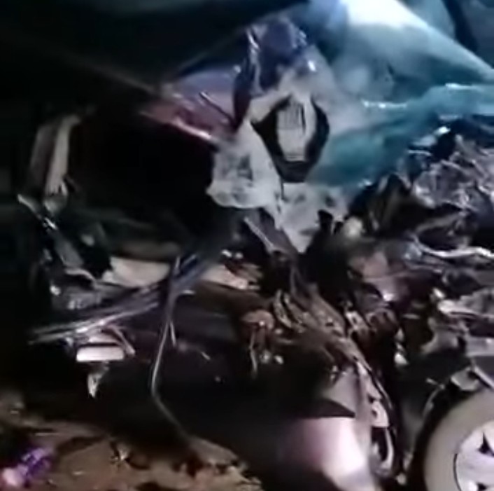 दुर्घटनाग्रस्त कार दुर्घटनाग्रस्त कार