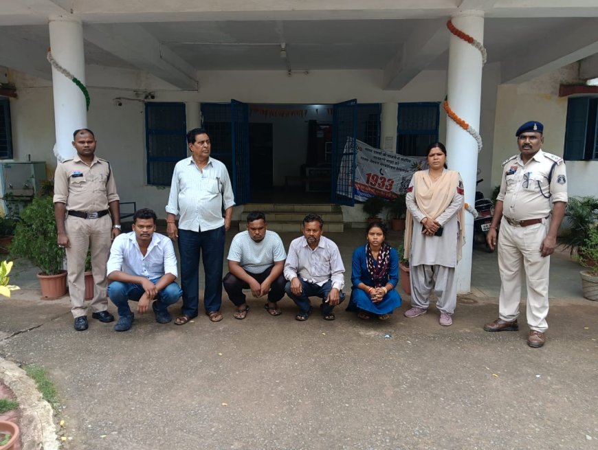 पुलिस के गिरफ्त में आरोपी पुलिस के गिरफ्त में आरोपी