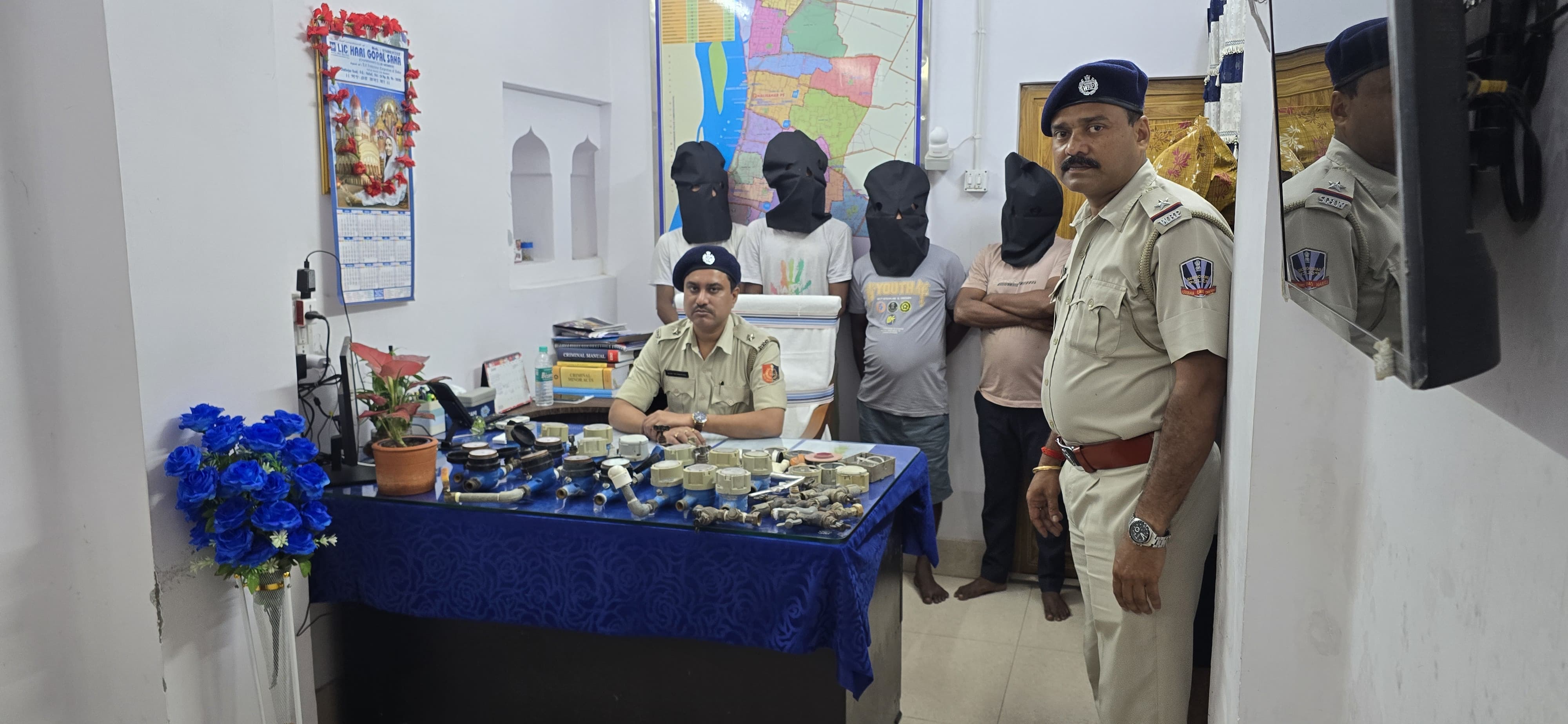 हालिशहर में पकड़ा गया चोरी करने वाले का गिरोह
