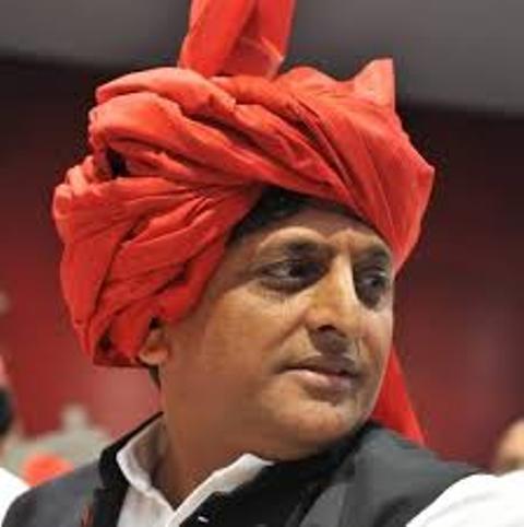 अखिलेश यादव
