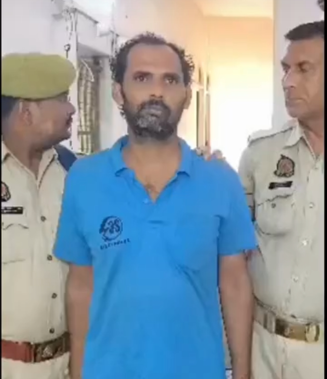 पुलिस की गिरफ्त में आरोपित पुलिस की गिरफ्त में आरोपित